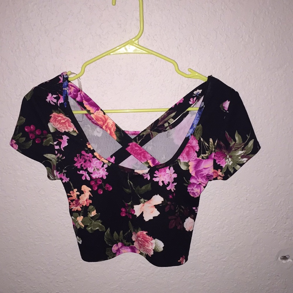 SOLD: Shirt/crop top